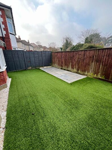 3 Bedroom Flat To Rent In Haverstock Road, Bournemouth, Dorset, BH9