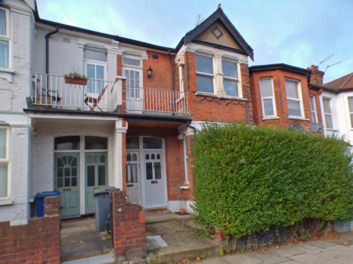 2 Bedroom Maisonette To Rent In Squires Lane, Finchley Central, N3