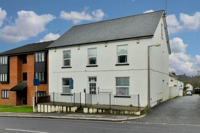 2 Bedroom Flat To Rent In Brighton Road, Redhill, RH1