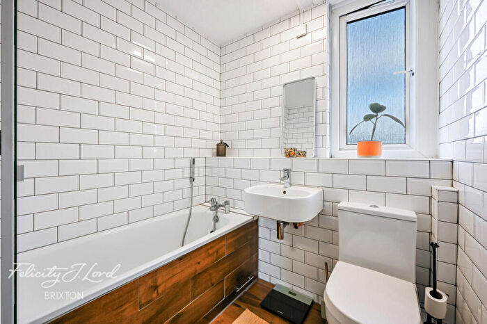 1 Bedroom Apartment For Sale In Grove Lane, London, SE5