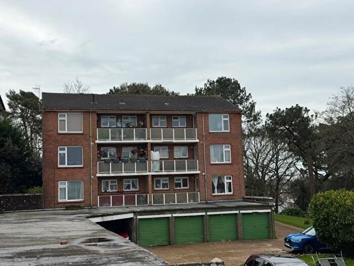 2 Bedroom Flat To Rent In Flat Langdon Court, Langdon Road, Parkstone, BH14