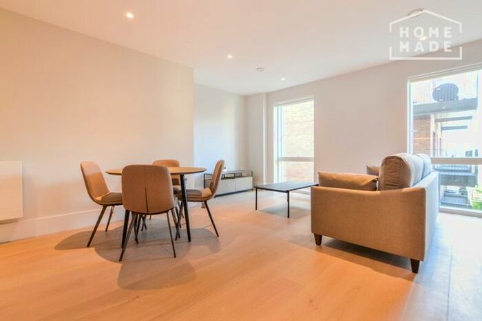 1 Bedroom Flat To Rent In Charter Place, Hounslow, TW3