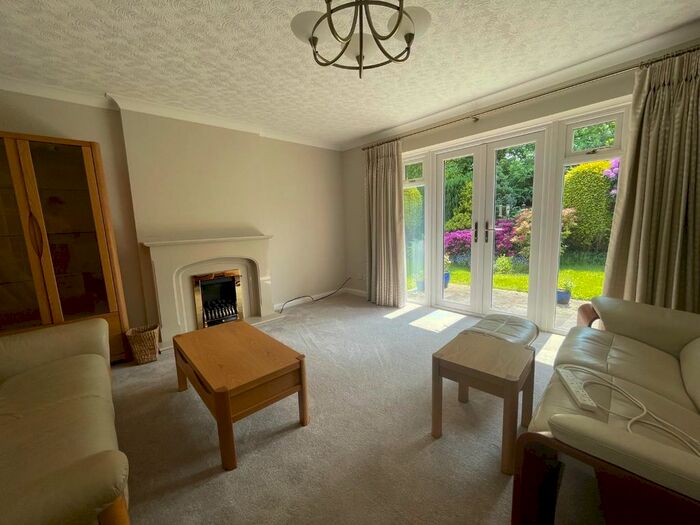 3 Bedroom Bungalow For Sale In Portola Close, Grappenhall, Warrington, WA4