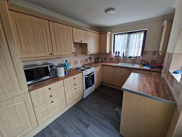 4 Bedroom Semi-Detached House To Rent In Osborne Avenue, Staines-Upon-Thames, TW19