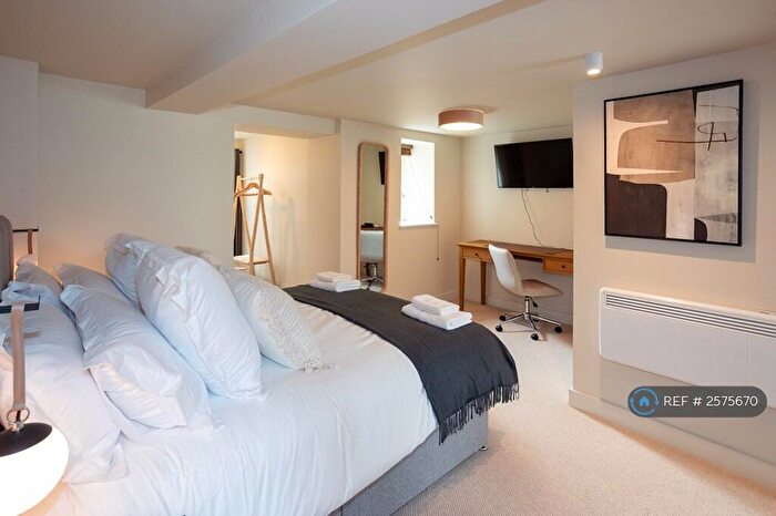 1 Bedroom Flat To Rent In High Street, Chipping Norton, OX7