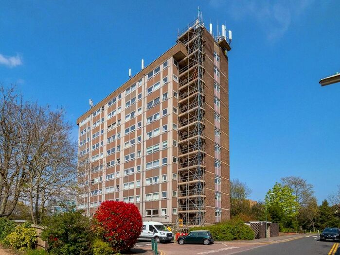 2 Bedroom Flat To Rent In Grange Vale, South Sutton, Surrey, SM2