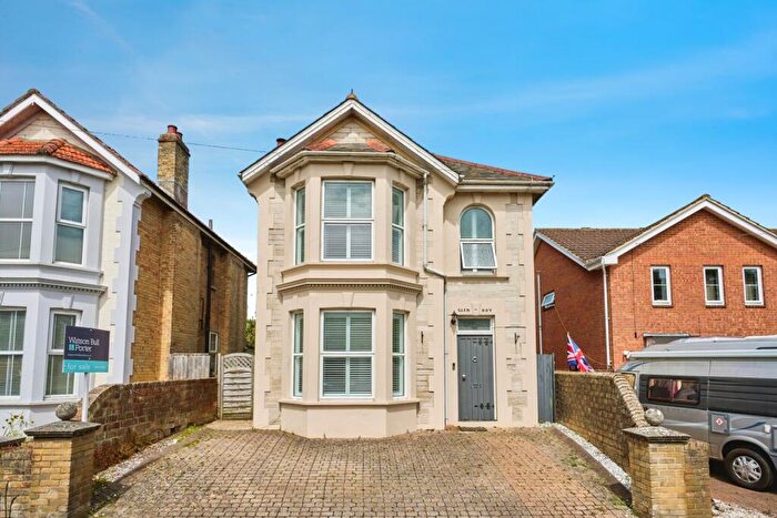 4 Bedroom Detached House For Sale In Castle Road, Newport, Isle Of Wight, PO30
