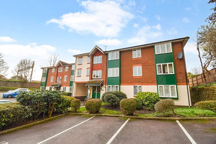 1 Bedroom Apartment For Sale In Missenden Gardens, Burnham, Buckinghamshire, SL1