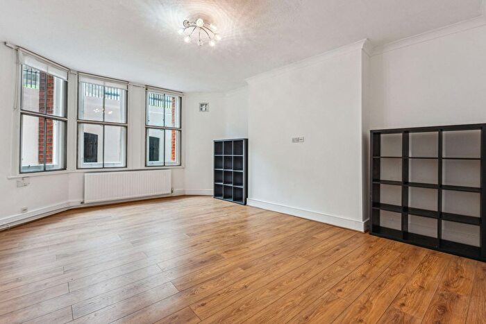 2 Bedroom Flat To Rent In Barkston Gardens, SW5