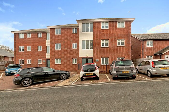 2 Bedroom Flat To Rent In Atherley Park Close, Shanklin, PO37