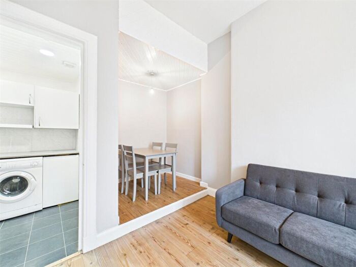 1 Bedroom Apartment To Rent In Wardlaw Street, Edinburgh, Midlothian, EH11