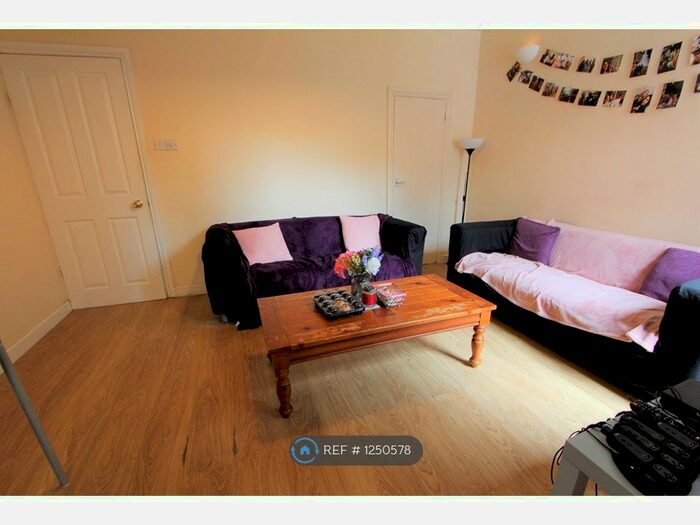 4 Bedroom Terraced House To Rent In Highgrove Street, Reading RG1