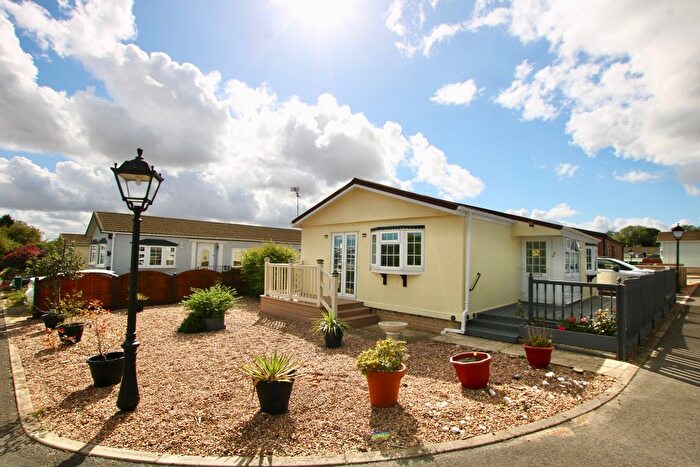 2 Bedroom Mobile/park Home For Sale In Kingsmead Park, Swinhope, LN8