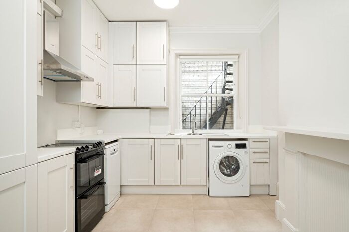 3 Bedroom Flat To Rent In Kings Road, London, SW3