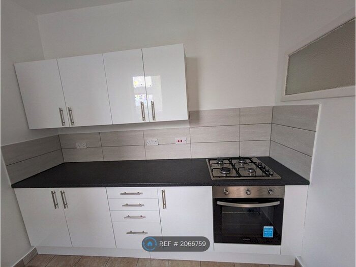 2 Bedroom Terraced House To Rent In New Street, Manchester, M40