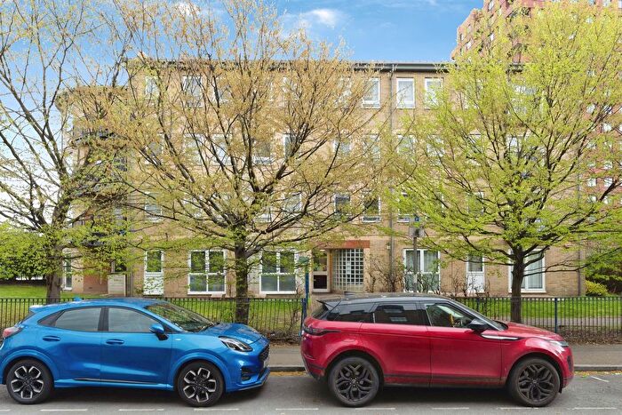 2 Bedroom Flat For Sale In Abbey Road, Barking, IG11