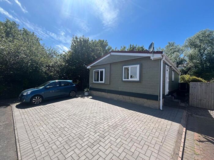 2 Bedroom Park Home For Sale In Larch Drive, Lamaleach Park, Freckleton, PR4