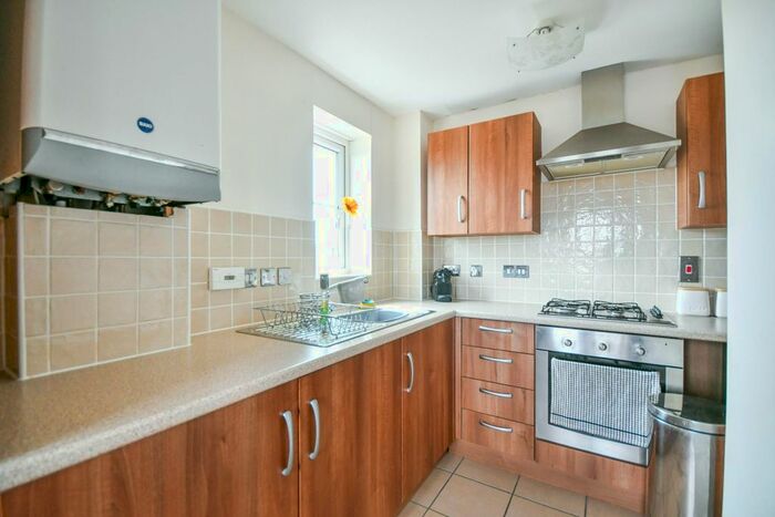 2 Bedroom Flat To Rent In Twickenham Close, Swindon SN3