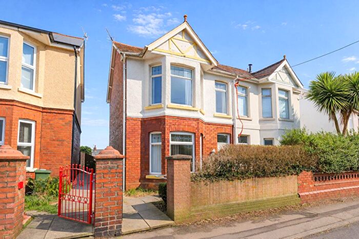 3 Bedroom Semi Detached House For Sale In Sunnybank Road, Griffithstown, NP4