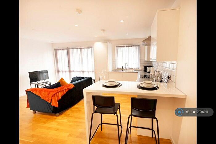 2 Bedroom Flat To Rent In Mercury House, Slough, SL1