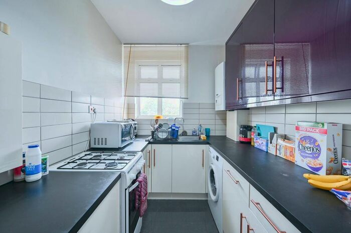2 Bedroom Flat To Rent In Batteresea, Battersea, SW8