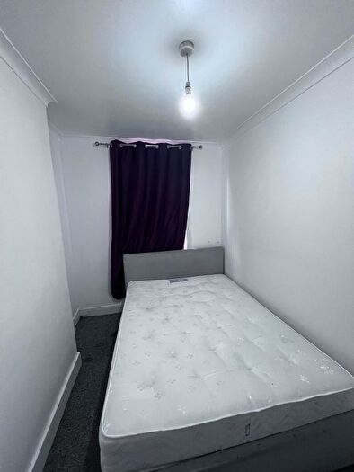 2 Bedroom Flat To Rent In Melford Road, Ilford, IG1