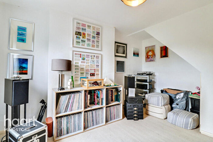 3 Bedroom Semi-Detached House For Sale In Prospect Place, Maidstone, ME16