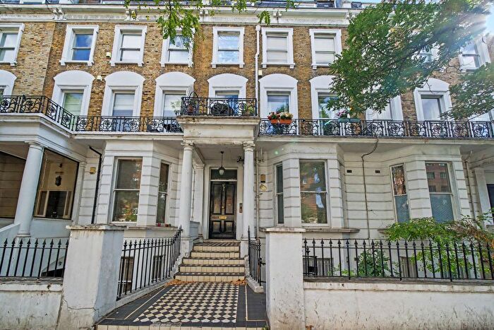 Studio For Sale In Earls Court Road, London, W8