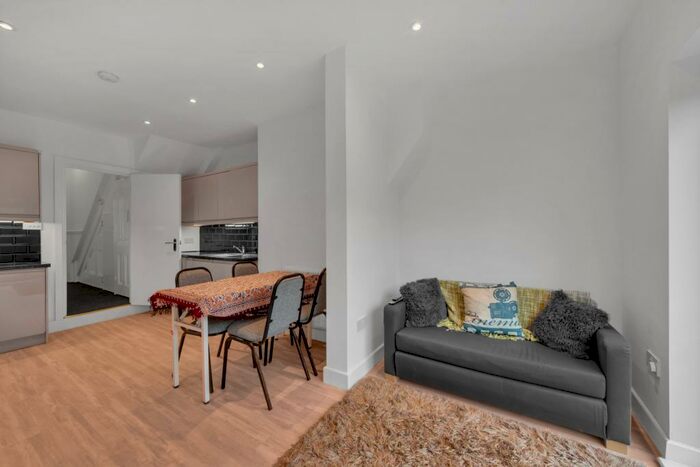 2 Bedroom Flat To Rent In Boyne Road, Lewisham, SE13