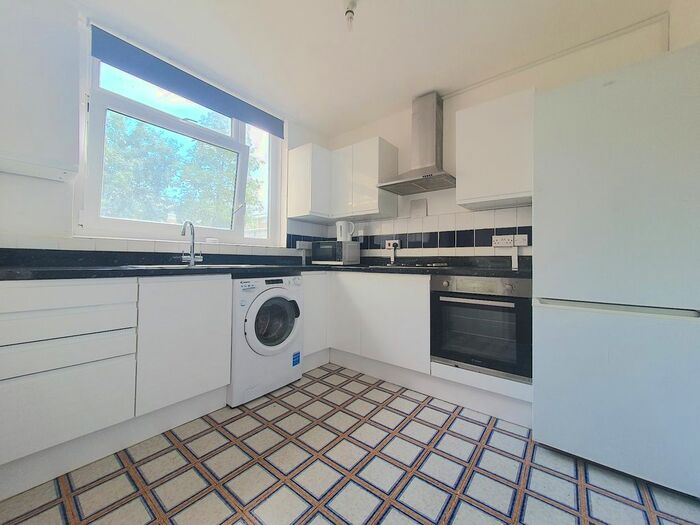 3 Bedroom Maisonette To Rent In Headlam Street, Whitechapel, London, E1