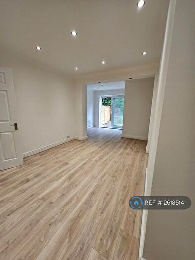 3 Bedroom Terraced House To Rent In De'arn Gardens, Mitcham, CR4