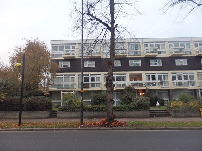 3 Bedroom Flat To Rent In Broadreach, The Embankment, MK40