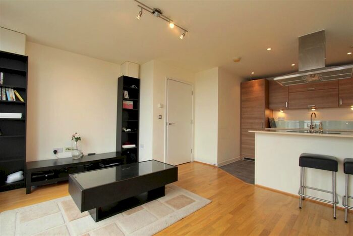 1 Bedroom Flat To Rent In Windsor Court, Bow, E3
