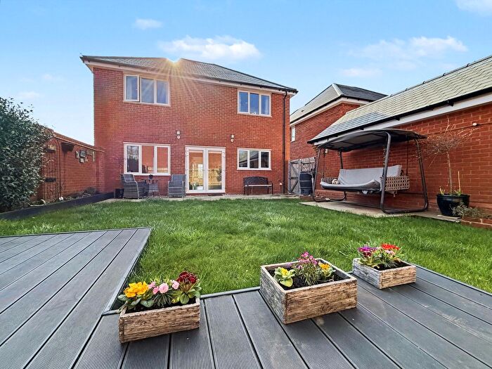 4 Bedroom Detached House For Sale In Acres Close, Wimborne, BH21