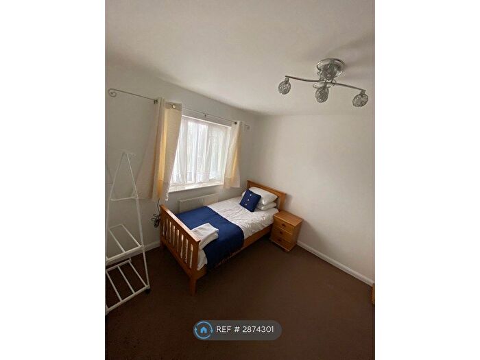 1 Bedroom Semi-Detached House To Rent In Siskin Close, Watford, WD23