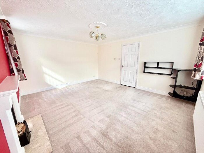 2 Bedroom Bungalow For Sale In Ashleigh Close, Canvey Island, SS8