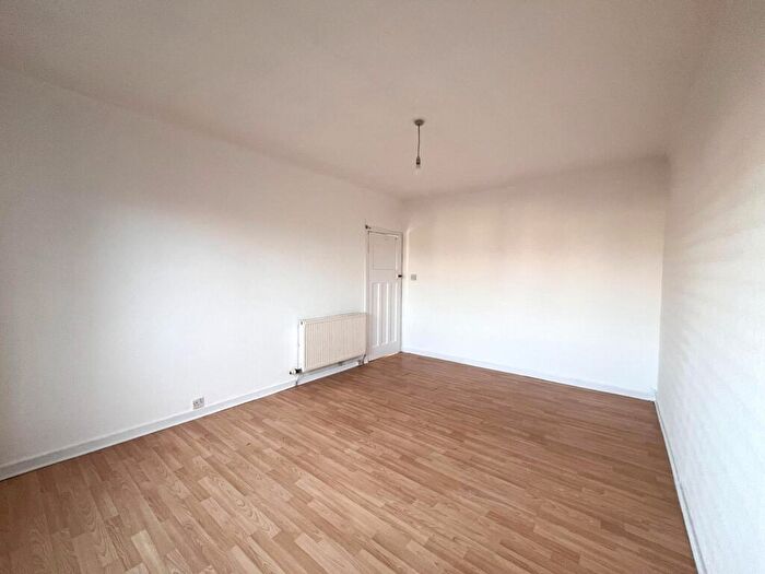 2 Bedroom Flat To Rent In Crewe Crescent, Edinburgh, EH5