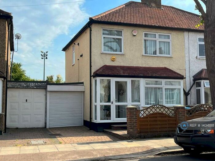 3 Bedroom Semi-Detached House To Rent In Carterhatch Road, Enfield, EN3