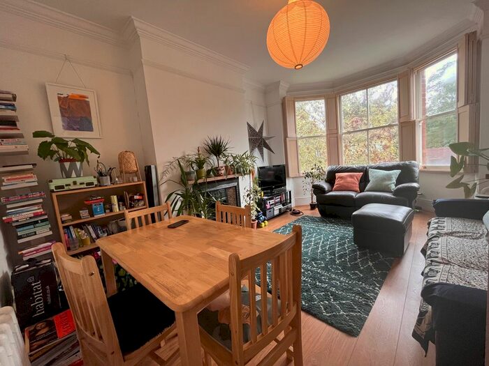 4 Bedroom Flat To Rent In Crescent Road, London, N3