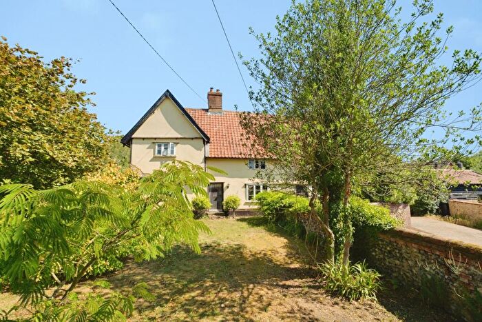 3 Bedroom Detached House For Sale In Gislingham Road, Stowmarket, Suffolk, IP14