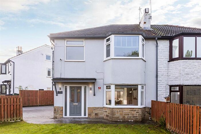 3 Bedroom Semi Detached House For Sale In Ringwood Drive, Leeds, LS14