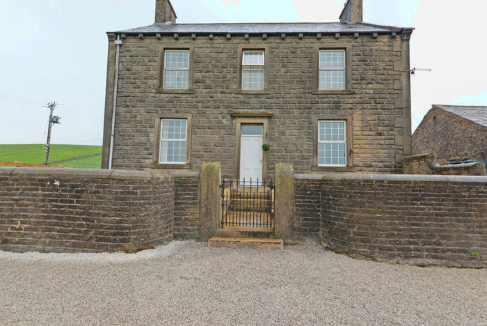 2 Bedroom Flat To Rent In Low Ground Farm, Elslack, BD23