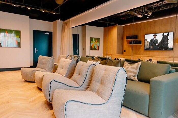 2 Bedroom Flat To Rent In Inkwell Place, Birmingham, B16