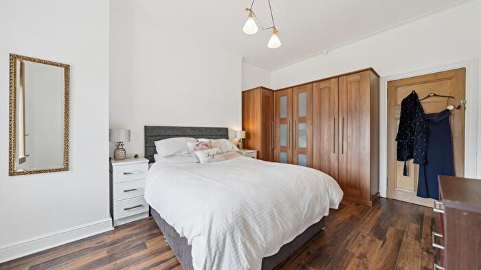4 Bedroom Semi-Detached Bungalow To Rent In Madison Avenue, Cathcart, Glasgow, G44