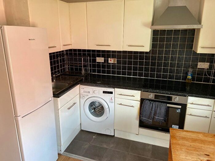 3 Bedroom Flat To Rent In Well Street, London, E9