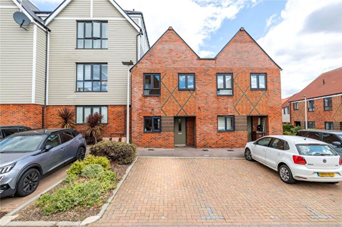 2 Bedroom Semi-Detached House For Sale In Windsock Road, Chatham, Kent, ME4