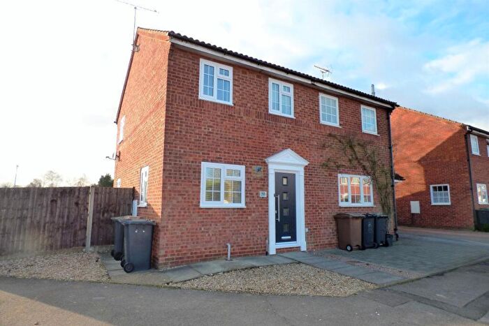 2 Bedroom Semi Detached House To Rent In Barnston Close, Luton, LU2
