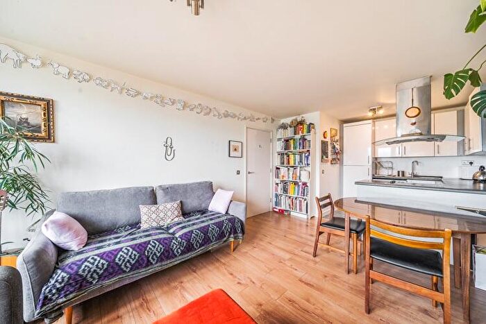 1 Bedroom Flat For Sale In Kinetica Apartments, Hackney, London, E8