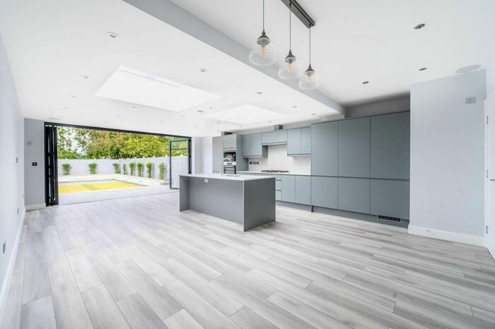 4 Bedroom Property To Rent In Colwood Gardens, Colliers Wood, London, SW19