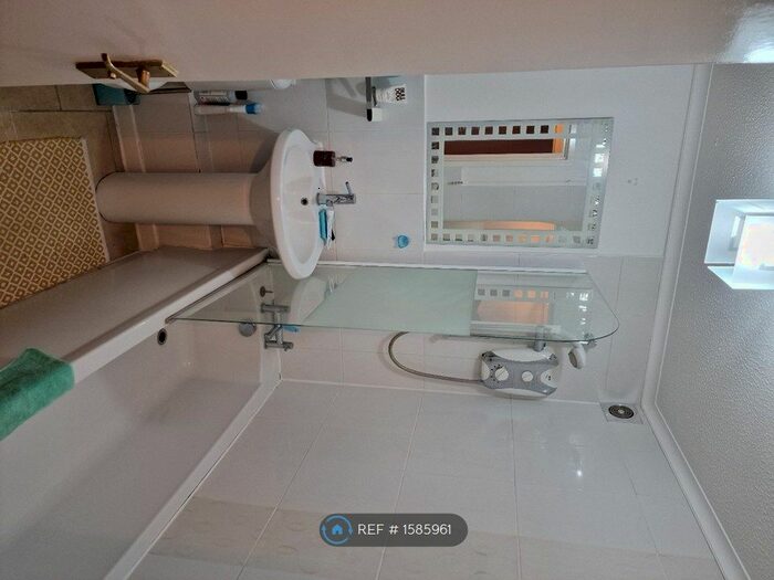 1 Bedroom Flat To Rent In Aaron Lodge, London, SE12